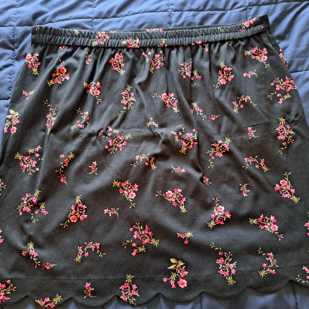 Skies Are Blue Floral Black Skirt 2x - Picture 4 of 5